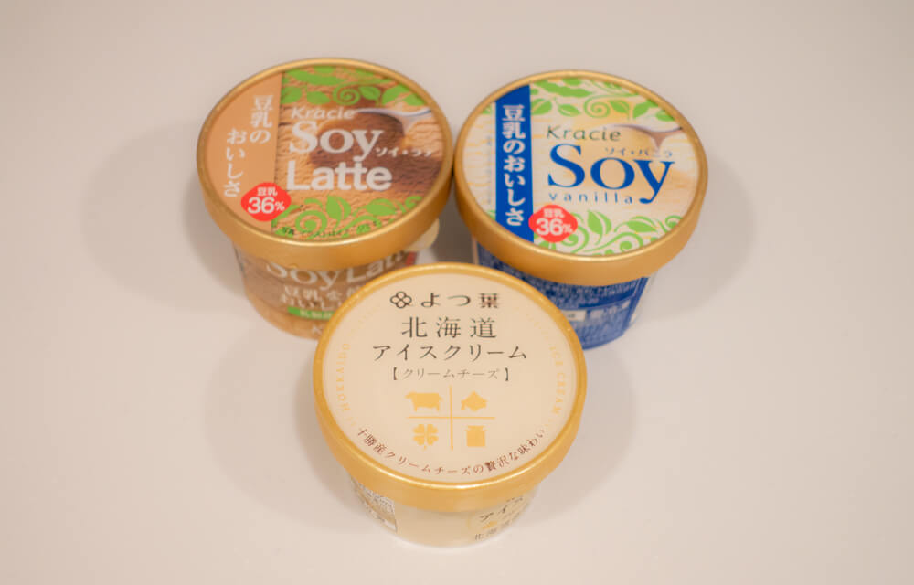 写真：「Soyソイラテ」と「よつ葉北海道アイスクリーム」