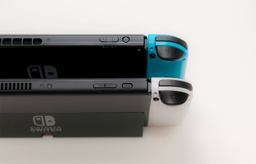 写真：Nintendo Switch（有機ELモデル）電源ボタン・音量ボタン